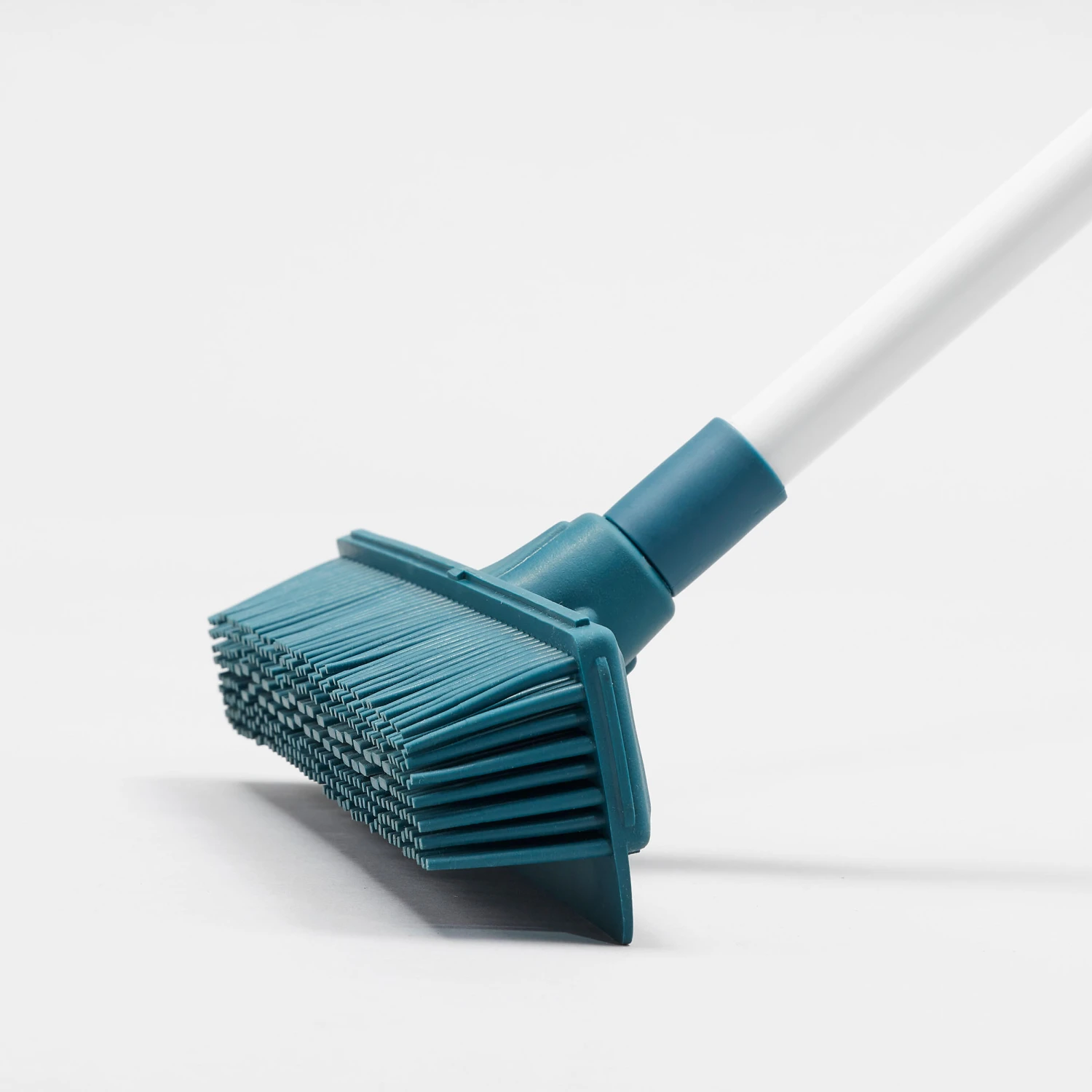 Quechua Camping Broom Dustpan Kit 8 Quechua Camping Broom Dustpan Kit - Image 6